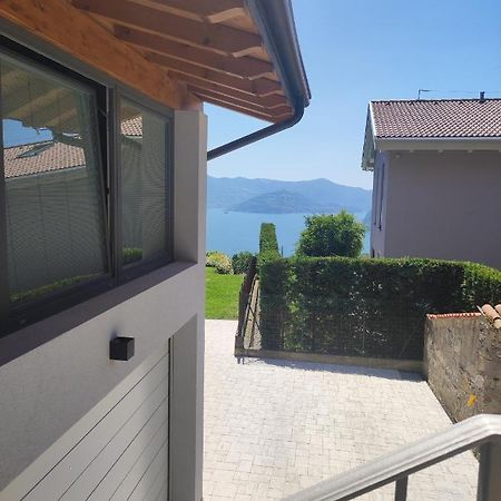 Luminoso Appartamento Vista Lago Solto Collina Exterior photo