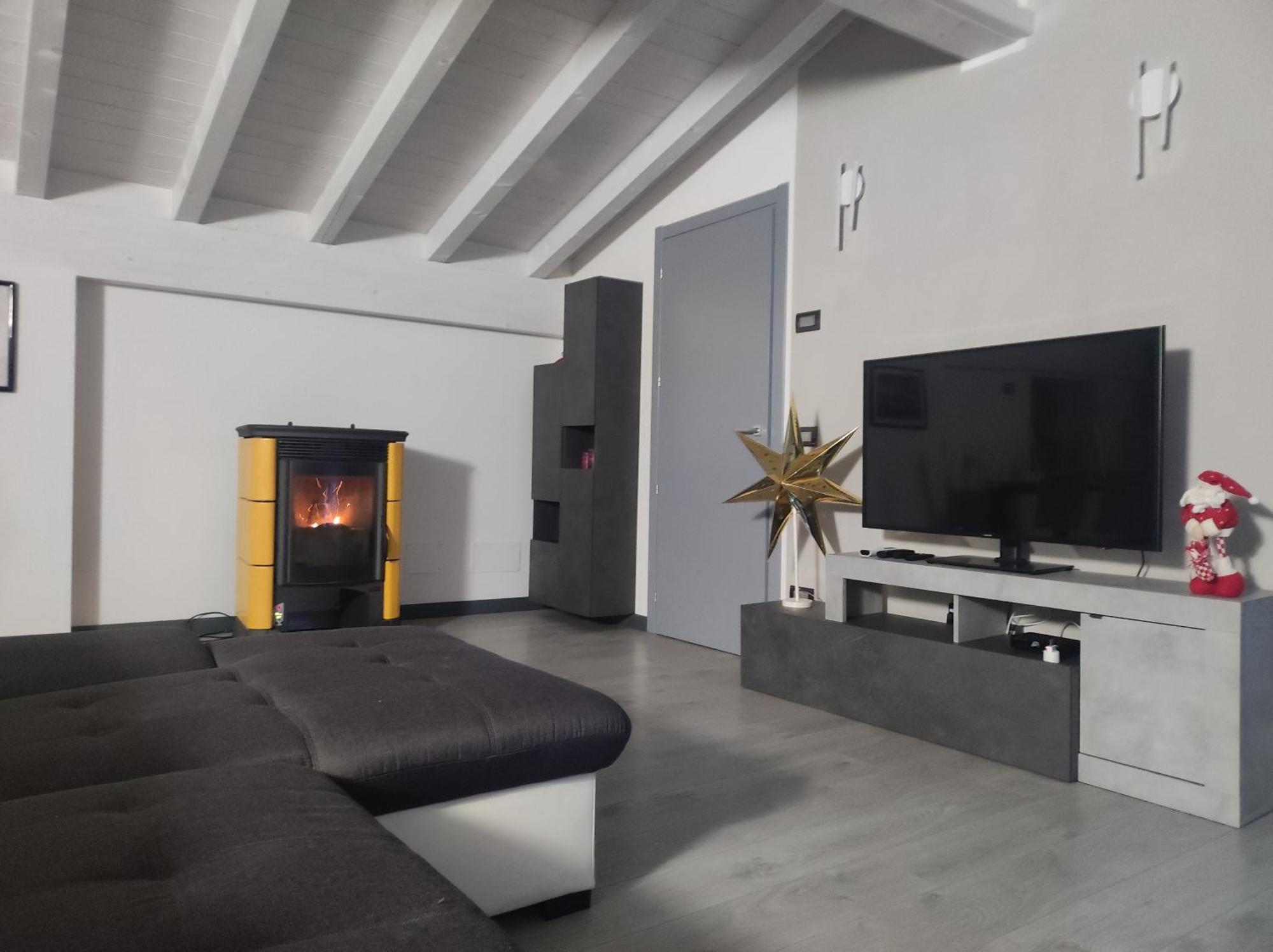 Luminoso Appartamento Vista Lago Solto Collina Exterior photo
