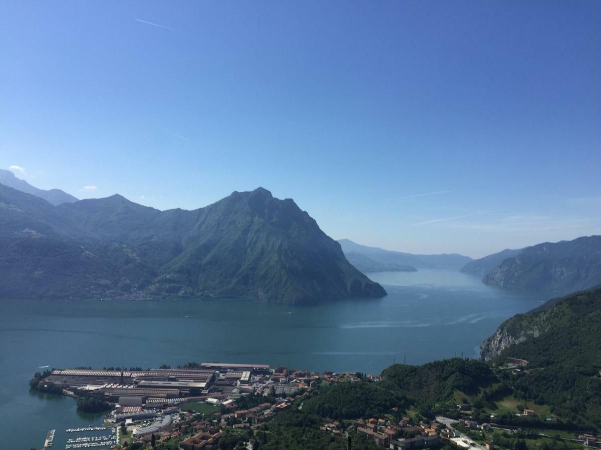 Luminoso Appartamento Vista Lago Solto Collina Exterior photo